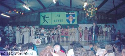 25-jähriges Jubiläum: Finale mit allen Mitwirkenden beim bunten Abend.